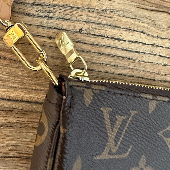 NEW Louis Vuitton Monogram Pochette - Picture 4 of 10